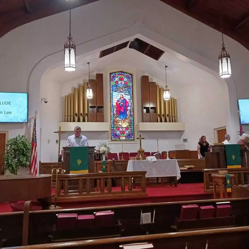 Sunday worship at Daingerfield First UMC