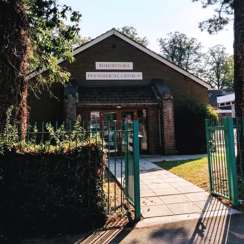 Bishopstoke Evangelical Church Eastleigh Hampshire - photo courtesy of P Picasso