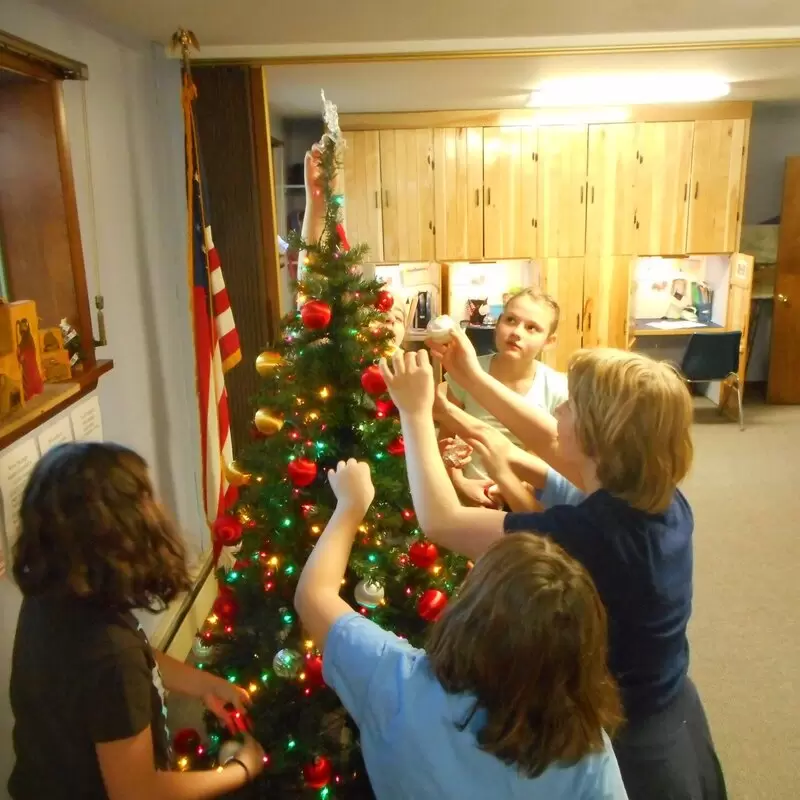 2018 Christmas decorating (Potter County Christian School)