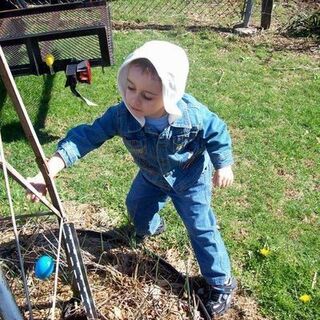 Easter Egg Hunt at Bobby's - Shaun finds egg