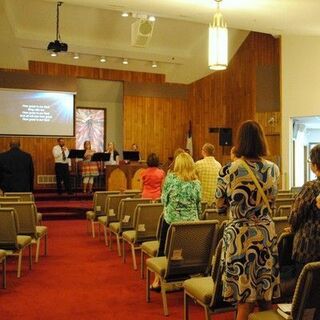 Sunday worship at Calvary Baptist Church of Lenexa