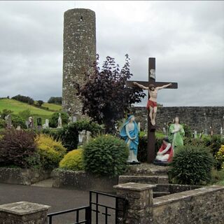 Calvary group: Saint Mary, Saint John the Apostle and Saint Mary Magdalena