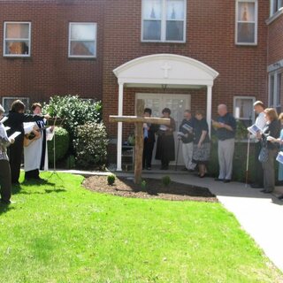 'Old Rugged Cross' dedication