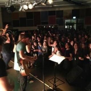 Pirimai  youth band leading 300 people in worship