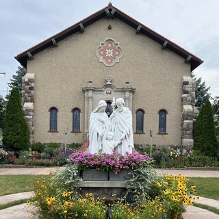 Saint Pius V Chapel Mukwonago, Wisconsin