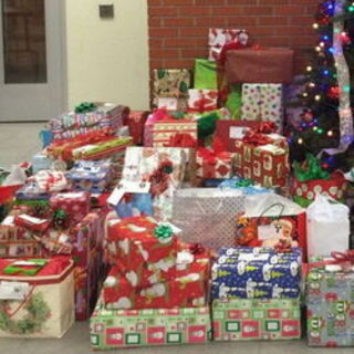 Giving Wreath 2015 St. Peter Parishioners donated over 900 gifts to make Christmas merry for area families