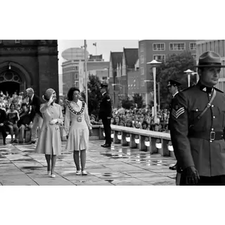 Queen Elizabeth II outside Met (1973)