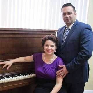 Pastores Lázaro y Mayelin Rojas