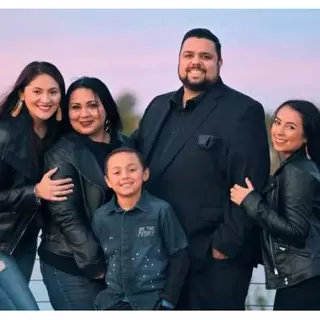 Pastor Eric Merino y familia